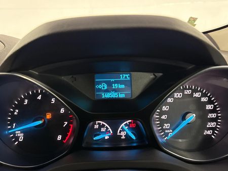 2014-Ford-Kuga-16-EcoBoost-Ambiente_2