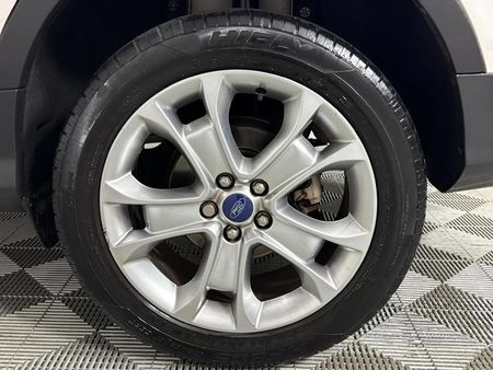 2014-Ford-Kuga-16-EcoBoost-Ambiente_6