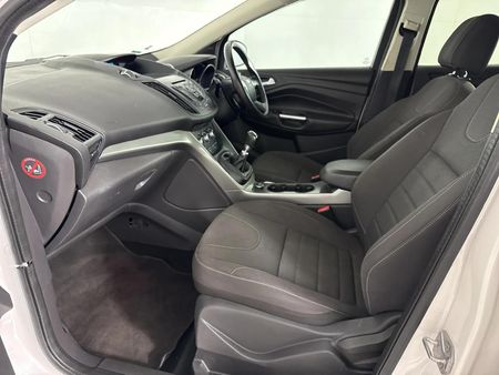 2014-Ford-Kuga-16-EcoBoost-Ambiente_8