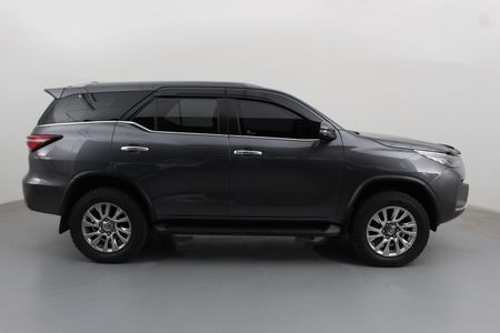 2023-Toyota-Fortuner-28-GD-6-4x4-VX-Auto_9