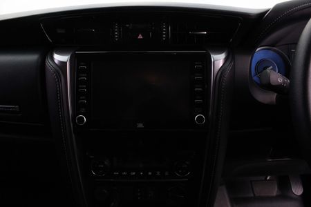 2023-Toyota-Fortuner-28-GD-6-4x4-VX-Auto_3