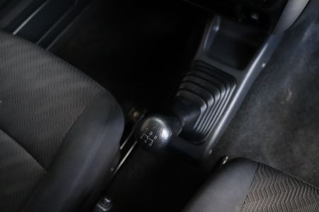 2016-Suzuki-Jimny-13_10