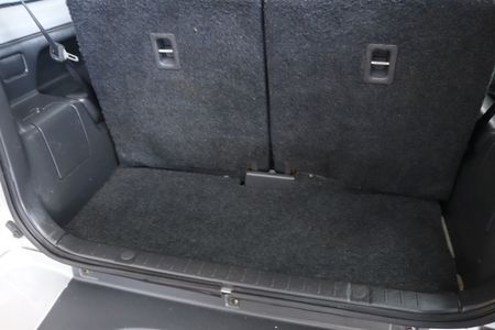2016-Suzuki-Jimny-13_11