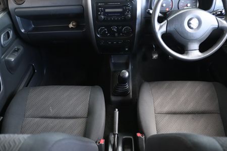 2016-Suzuki-Jimny-13_8