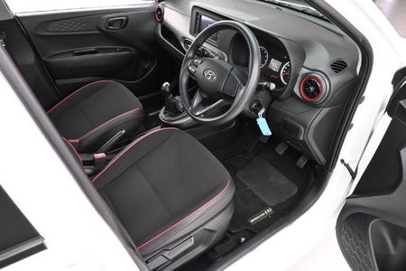 2023-Hyundai-Grand-i10-10-Motion_9