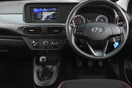 2023-Hyundai-Grand-i10-10-Motion_12