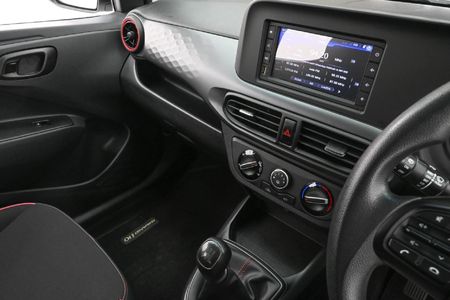 2023-Hyundai-Grand-i10-10-Motion_13