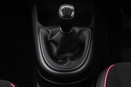 2023-Hyundai-Grand-i10-10-Motion_18