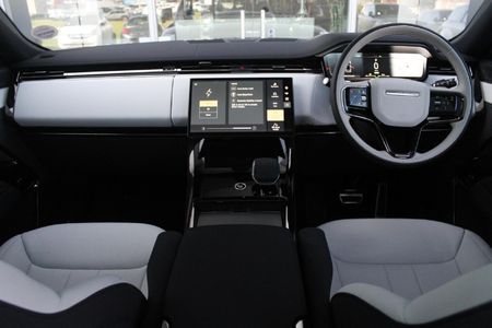 2024-Land-Rover-Range-Rover-Sport-P460e-Dynamic-HSE_4