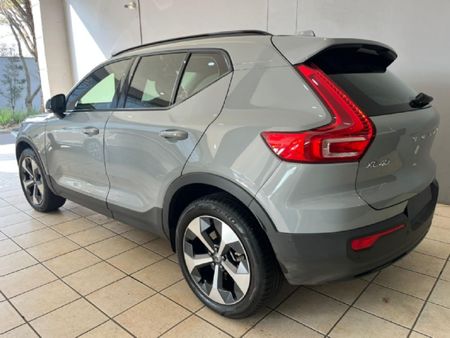 2025-Volvo-XC40-B4-Plus-Dark-Geartronic-Mild-Hybrid_2