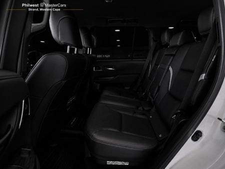 2023-Toyota-Land-Cruiser-300-V6-33-D-GR-S_9