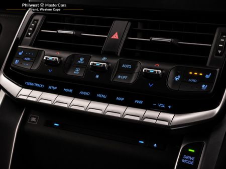 2023-Toyota-Land-Cruiser-300-V6-33-D-GR-S_10