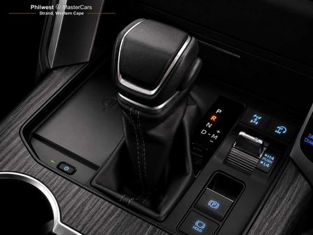 2023-Toyota-Land-Cruiser-300-V6-33-D-GR-S_27