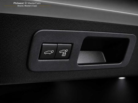 2023-Toyota-Land-Cruiser-300-V6-33-D-GR-S_39