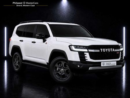 2023-Toyota-Land-Cruiser-300-V6-33-D-GR-S_6