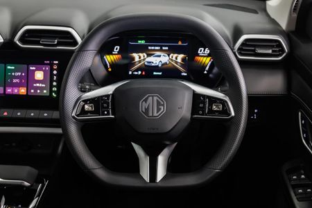 2026-MG-ZS-PRO-15T-Com-CVT-Auto_15