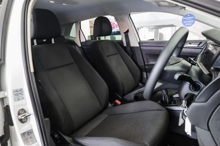 2024-Volkswagen-Polo-10-TSI_9
