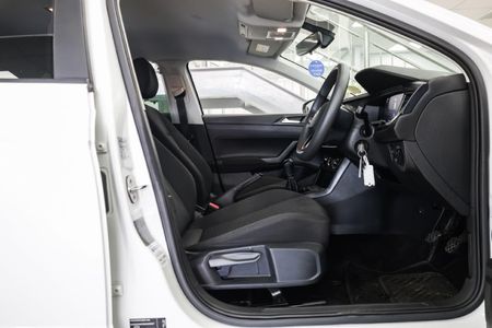 2024-Volkswagen-Polo-10-TSI_10