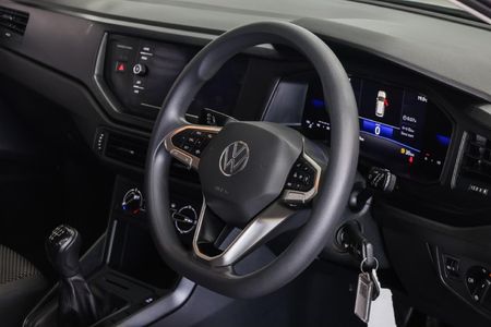 2024-Volkswagen-Polo-10-TSI_11