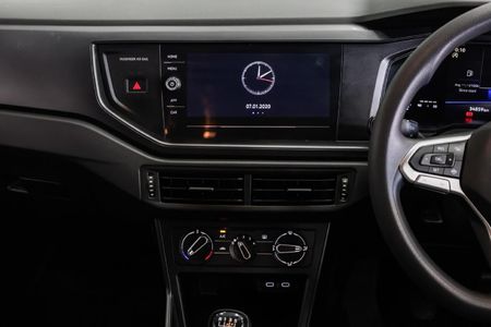 2024-Volkswagen-Polo-10-TSI_15