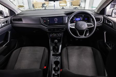 2024-Volkswagen-Polo-10-TSI_18