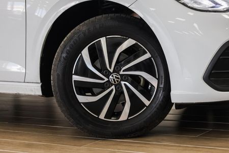 2024-Volkswagen-Polo-10-TSI_3