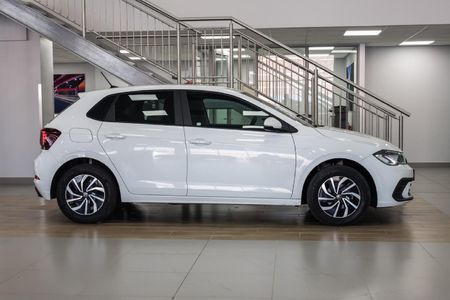 2024-Volkswagen-Polo-10-TSI_4