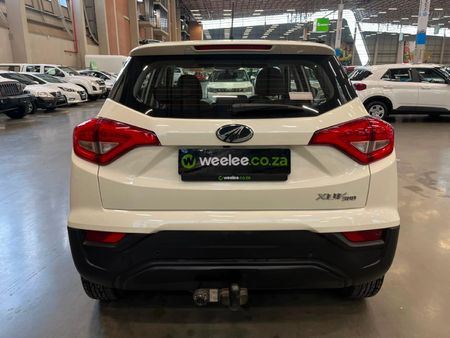 2022-Mahindra-XUV-300-15D-W6_3