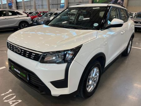 2022-Mahindra-XUV-300-15D-W6_6