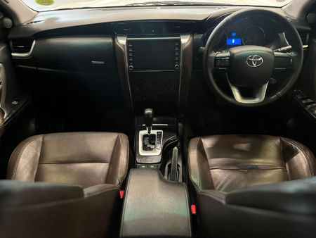 2020-Toyota-Fortuner-24-GD-6-Raised-Body-Auto_9