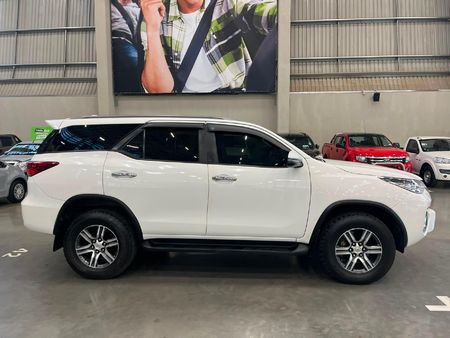 2020-Toyota-Fortuner-24-GD-6-Raised-Body-Auto_1