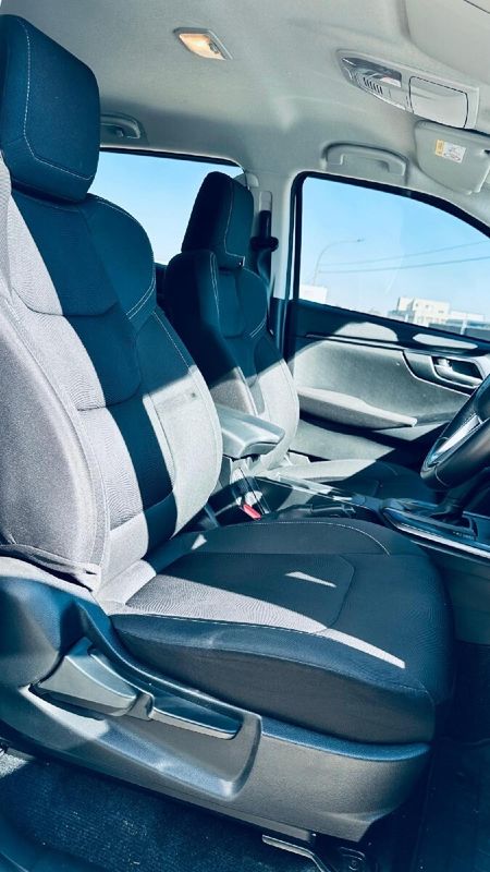 2024-Isuzu-D-Max-19-DDI-HR-LS-Auto-Double-Cab_10