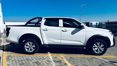 2024-Isuzu-D-Max-19-DDI-HR-LS-Auto-Double-Cab_6