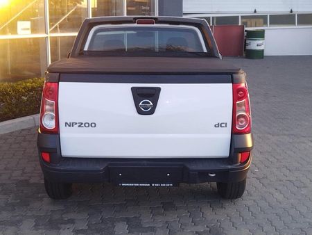 2019-Nissan-NP200-15-dCi-Safety-Pack_4