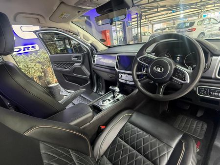 2024-GWM-P-Series-PV-20-TD-LS-Auto-Double-Cab-Black-Edition_8