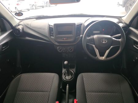 2025-Toyota-Vitz-10_4