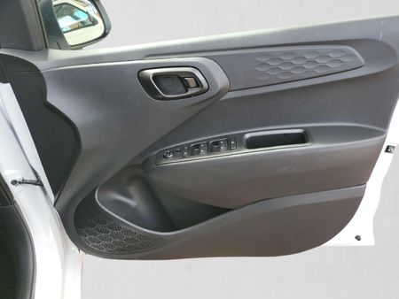 2026-Hyundai-Grand-i10-10-Motion_13
