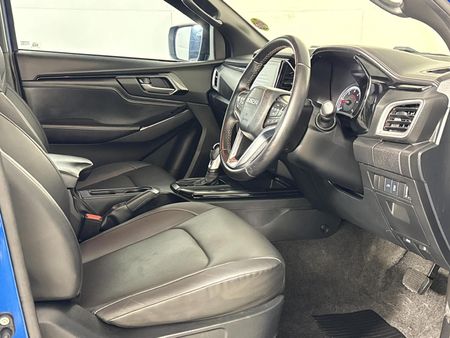 2022-Isuzu-D-Max-30-DDI-V-Cross-HR-Auto-Double-Cab_9