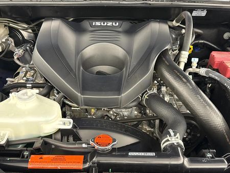 2022-Isuzu-D-Max-30-DDI-V-Cross-HR-Auto-Double-Cab_13