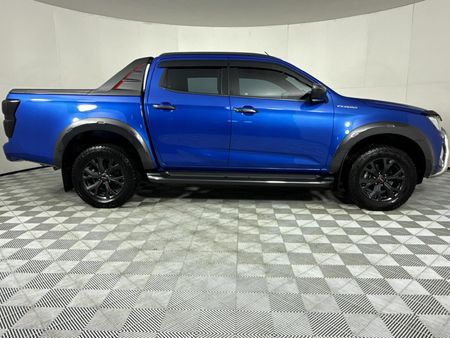 2022-Isuzu-D-Max-30-DDI-V-Cross-HR-Auto-Double-Cab_17