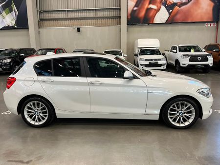 2017-BMW-1-Series-118i-5-dr-Sport-Line-Auto_7