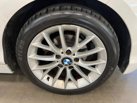 2017-BMW-1-Series-118i-5-dr-Sport-Line-Auto_8