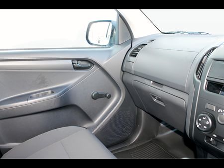 2026-Isuzu-D-Max-250C-Single-Cab_11