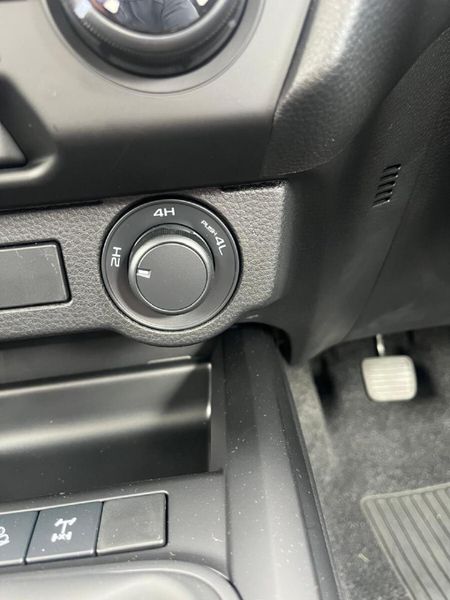 2026-Isuzu-D-Max-19-DDI-L-4x4-Double-Cab_17