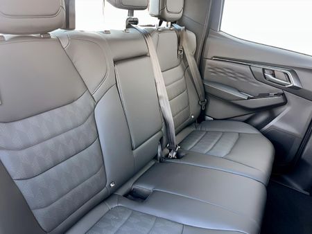 2026-Isuzu-D-Max-30-DDI-V-Cross-4x4-Auto-Double-Cab_21