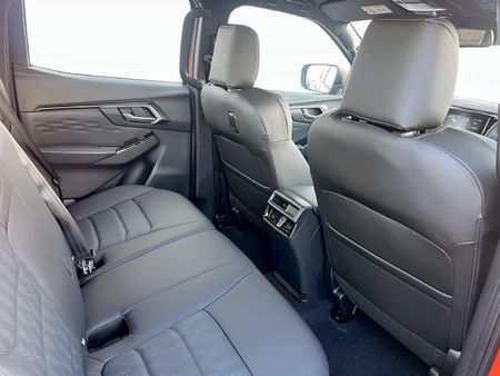 2026-Isuzu-D-Max-30-DDI-V-Cross-4x4-Auto-Double-Cab_22