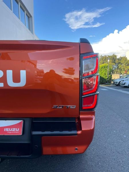 2026-Isuzu-D-Max-30-DDI-V-Cross-4x4-Auto-Double-Cab_5