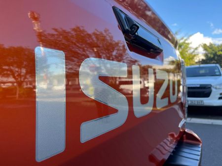 2026-Isuzu-D-Max-30-DDI-V-Cross-4x4-Auto-Double-Cab_7