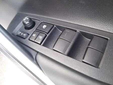 2022-Toyota-Corolla-Cross-18-XS_16