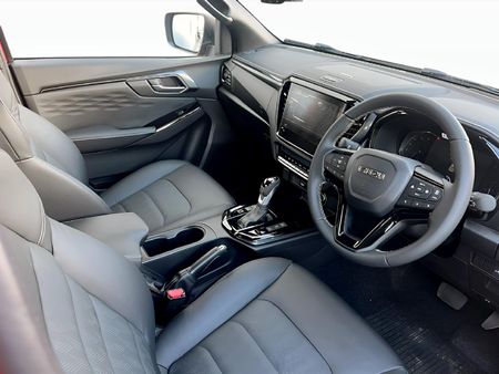 2026-Isuzu-D-Max-30-DDI-V-Cross-4x4-Auto-Double-Cab_13